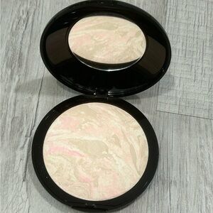 JUMBO size Laura Geller baked Foundation - Porcelain